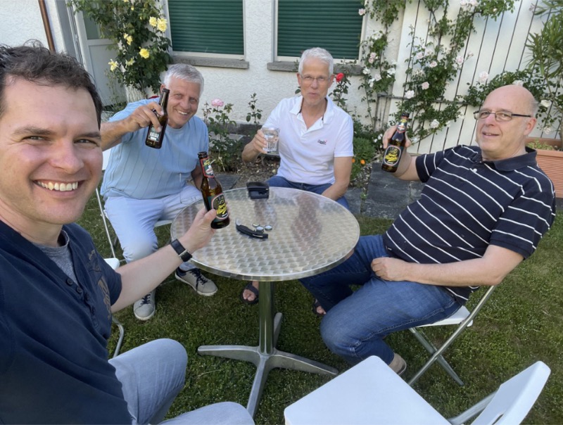 Go LIVE Day Teilnehmende feiern gemeinsam den Abschluss